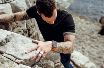 flip an Apple Watch on or off